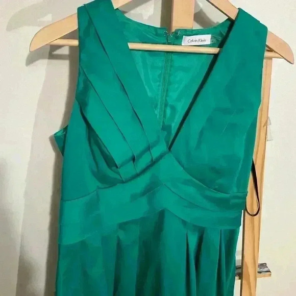 Calvin Klein V-neck,Green dress,tank dress zip up, above knee size 10 - Picture 9 of 9